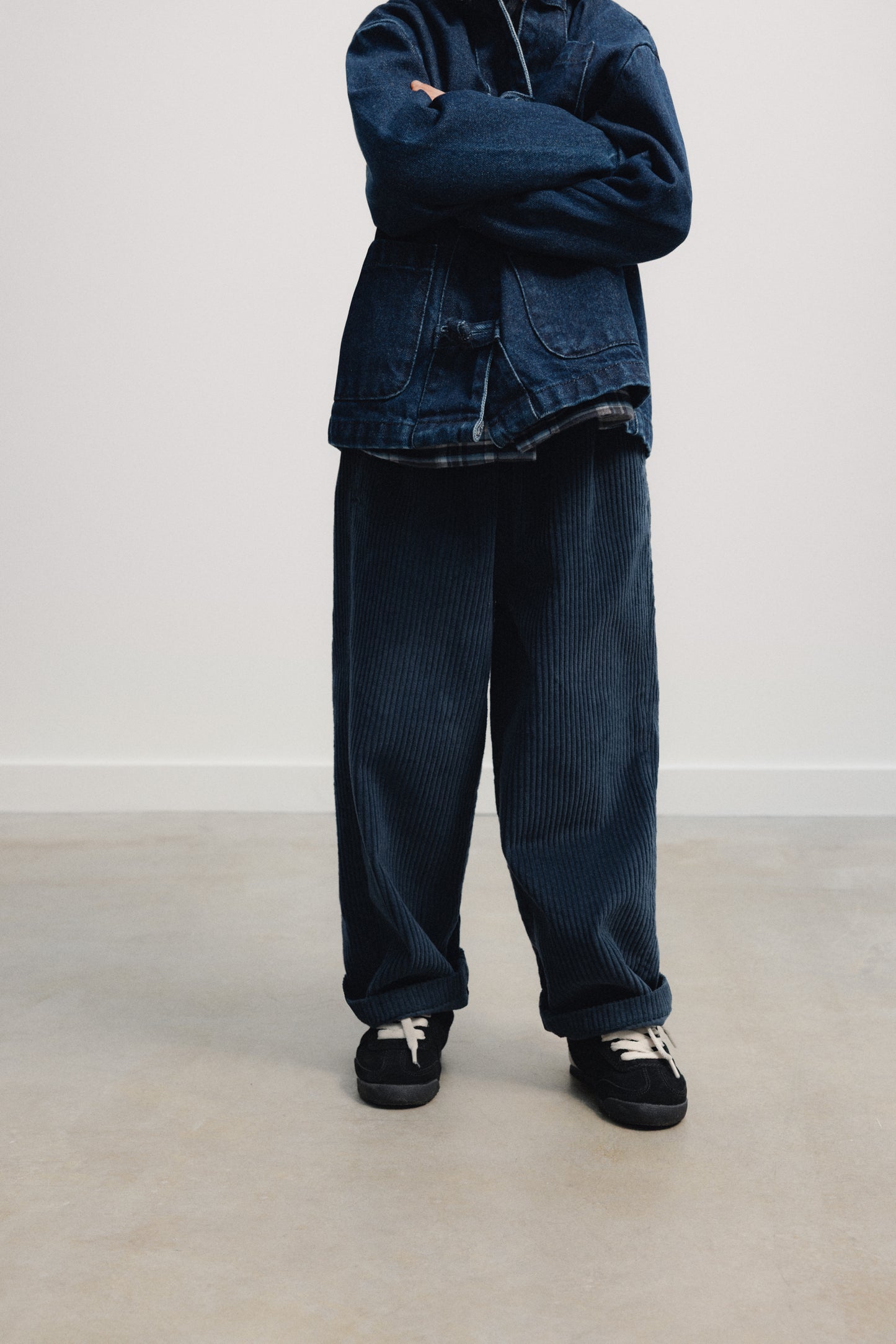 Elio Corduroy Trouser - Black Iris